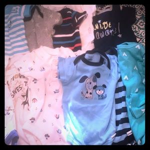 Newborn/0-3/6 month baby clothes bundle